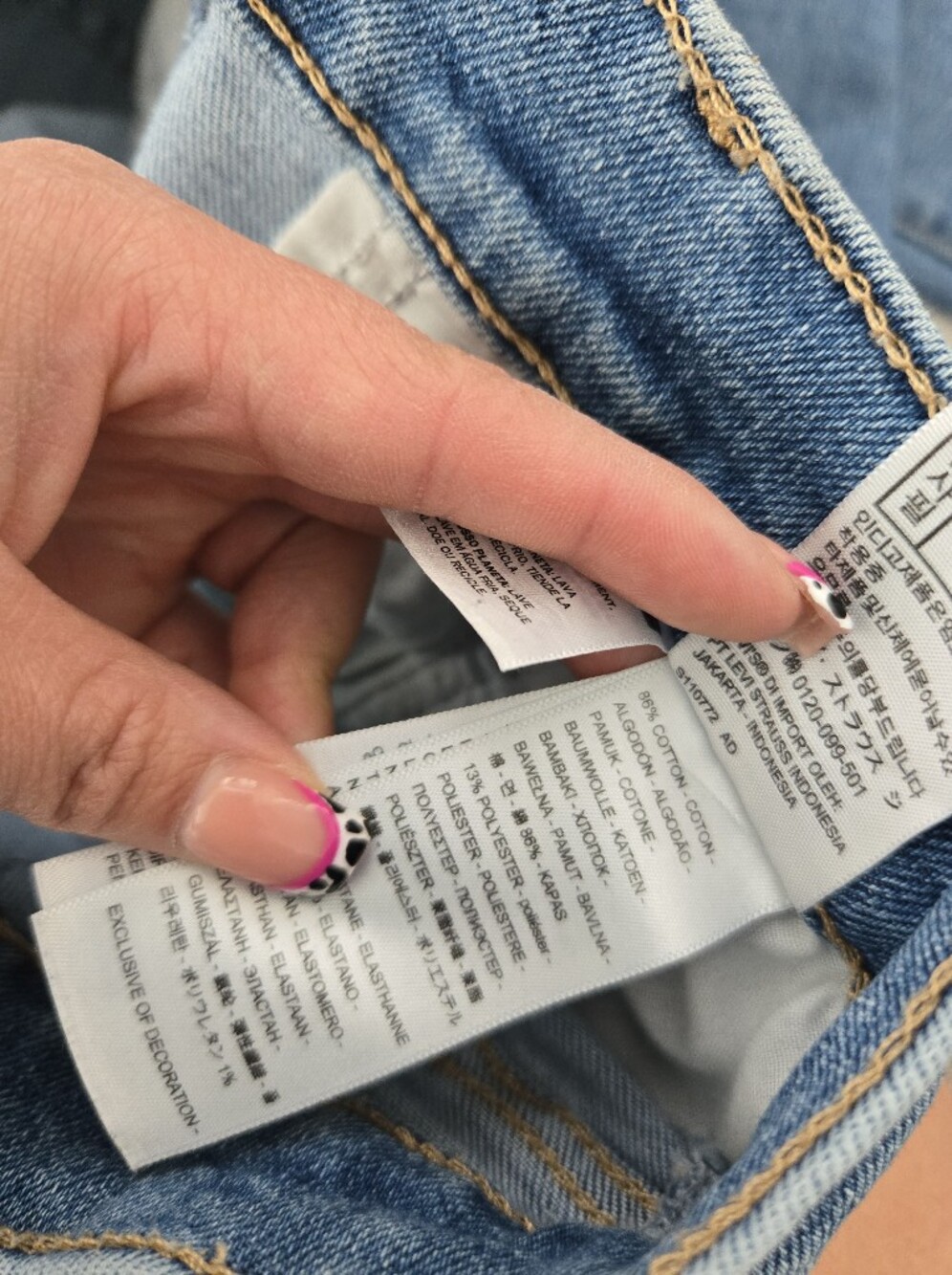 Levi's SilverTab High-Waisted Mom Jeans. Size 30. - Picture 8 of 9
